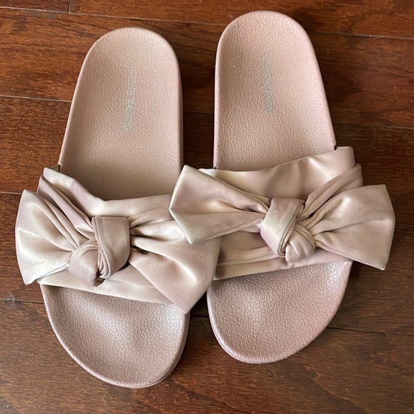 Silk Bow Steve Madden sandals - Picture 2 of 3